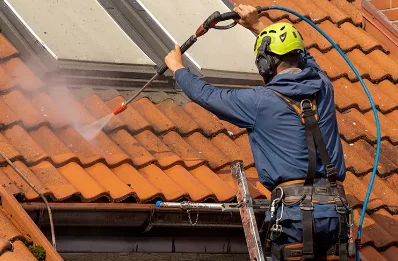 Démoussage et hydrofuge de toiture à Orret
